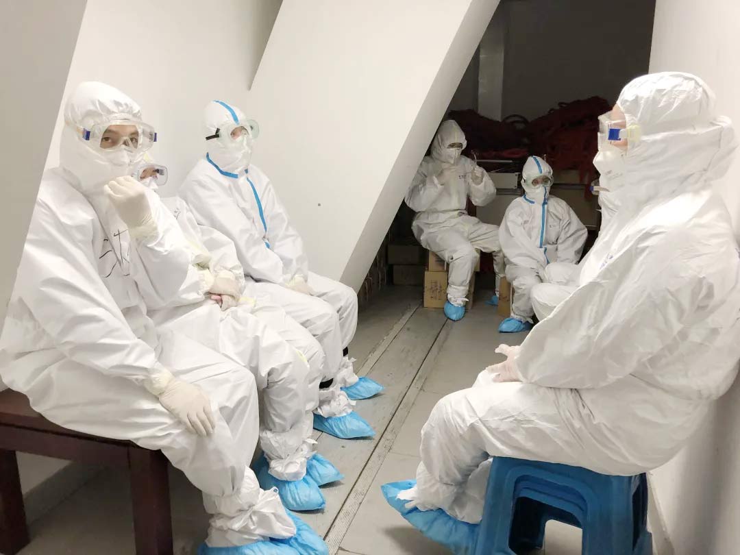 身穿誠格防護服的“守滬者” 24小時奮戰在浦東國際機場口岸防疫一線