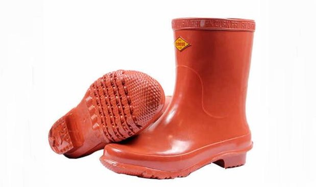 高壓絕緣靴能否在低壓環(huán)境中使用？使用場(chǎng)景詳解